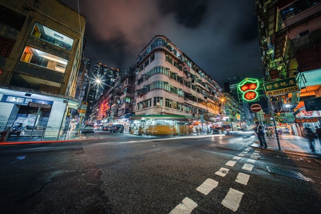 Efek Zero-D pada lensa ultra wide Laowa 10mm saat memotret cityscape malam hari